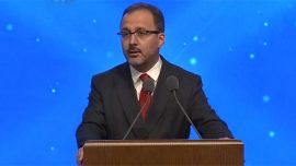 Bakan Kasapoğlu, milli atlet Ersu Şaşma’yı kutladı
